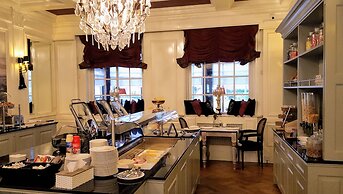 Apollofirst Boutique Hotel