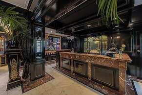 Apollofirst Boutique Hotel