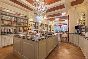 Apollofirst Boutique Hotel