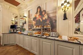 Apollofirst Boutique Hotel