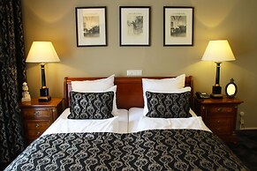 Apollofirst Boutique Hotel