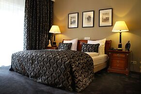 Apollofirst Boutique Hotel