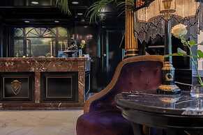 Apollofirst Boutique Hotel