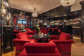 Apollofirst Boutique Hotel