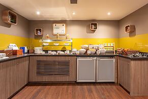 Holiday Inn Express Edinburgh Airport by IHG