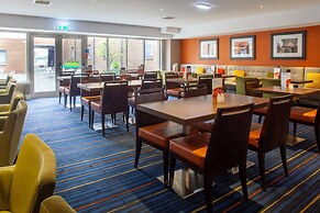 Holiday Inn Express Edinburgh Airport by IHG