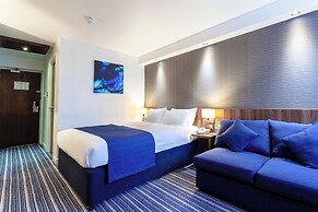Holiday Inn Express Edinburgh Airport by IHG