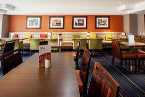 Holiday Inn Express Edinburgh Airport by IHG