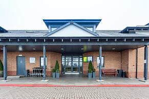 Holiday Inn Express Edinburgh Airport by IHG