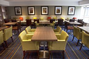 Holiday Inn Express Edinburgh Airport by IHG