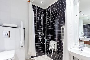 Holiday Inn Express Edinburgh Airport by IHG