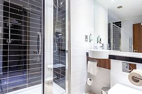 Holiday Inn Express Edinburgh Airport by IHG
