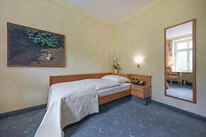 Cresta Palace