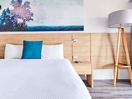 Novotel Cairns Oasis Resort
