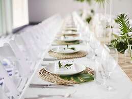 Novotel Cairns Oasis Resort