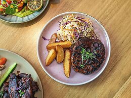 Novotel Cairns Oasis Resort