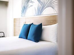 Novotel Cairns Oasis Resort