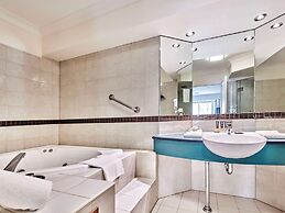 Novotel Cairns Oasis Resort