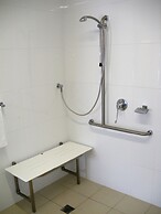 Cairns Queenslander Hotel & Apartments