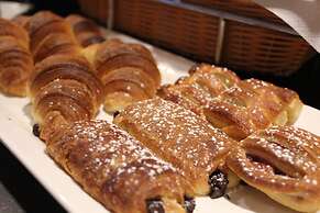 YEHS Hotel Melbourne CBD