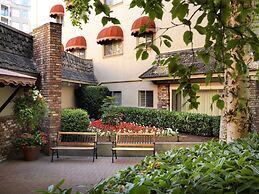 Royal Scot Hotel & Suites