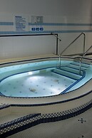 Royal Scot Hotel & Suites