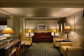 Royal Scot Hotel & Suites, Trademark Collection by Wyndham