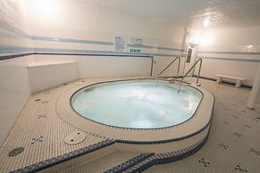 Royal Scot Hotel & Suites