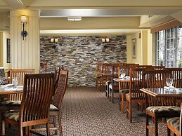 Royal Scot Hotel & Suites