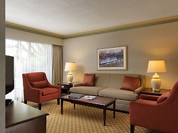 Royal Scot Hotel & Suites