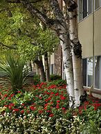 Royal Scot Hotel & Suites