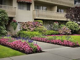 Royal Scot Hotel & Suites