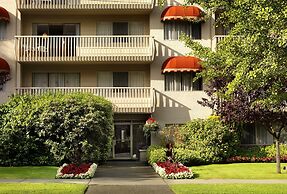 Royal Scot Hotel & Suites