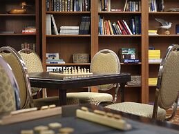 Royal Scot Hotel & Suites