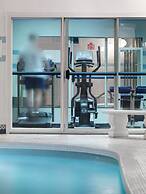 Royal Scot Hotel & Suites