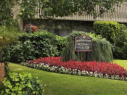 Royal Scot Hotel & Suites