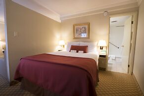 Royal Scot Hotel & Suites