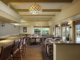 Royal Scot Hotel & Suites