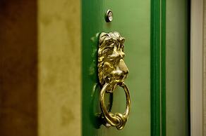 Royal Scot Hotel & Suites