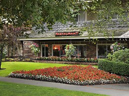 Royal Scot Hotel & Suites