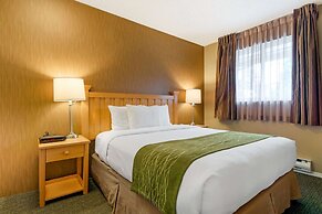 Econo Lodge Inn & Suites
