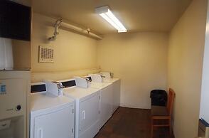 Econo Lodge Inn & Suites