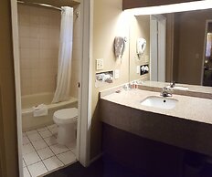 Econo Lodge Inn & Suites