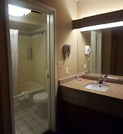 Econo Lodge Inn & Suites