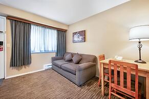 Econo Lodge Inn & Suites