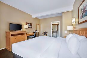 Econo Lodge Inn & Suites