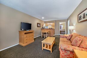 Econo Lodge Inn & Suites