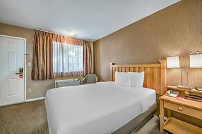 Econo Lodge Inn & Suites