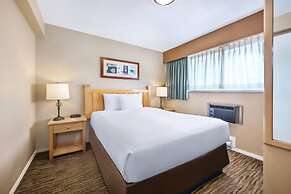 Econo Lodge Inn & Suites