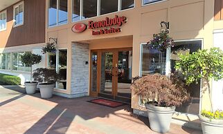 Econo Lodge Inn & Suites